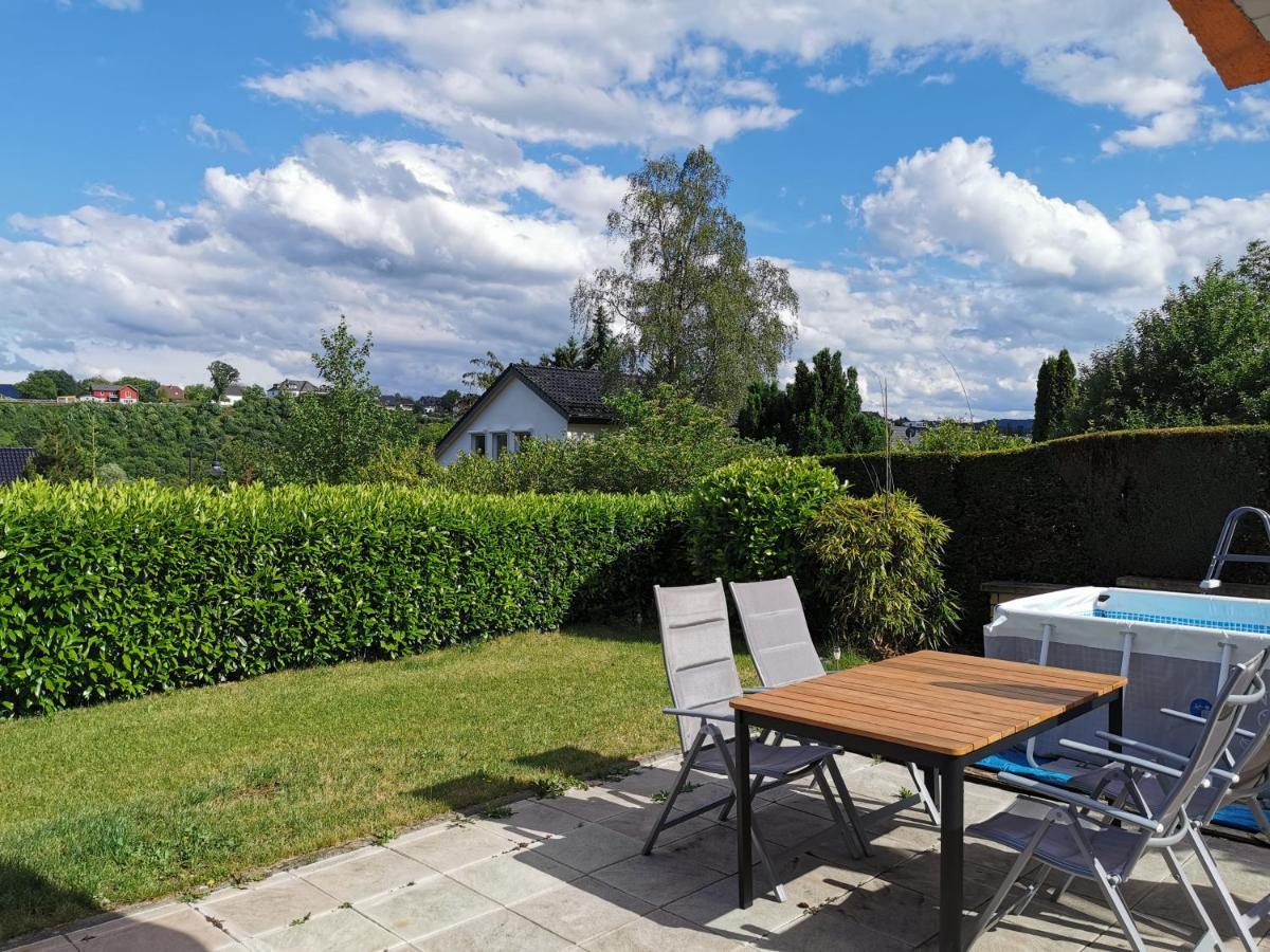 Gemuetliche 90 Qm Wohnung In Saarburg, Zentral Gelegen, Garten Mit Aussicht, Separater Eingang Buitenkant foto
